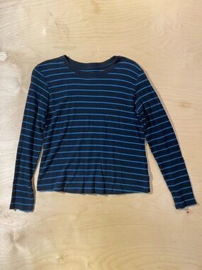 Madison Studio Navy Tee with Light Blue Stripes Large (QY)
